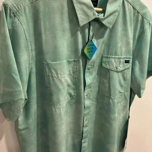 Billabong Surftrek Perf Short Sleeve Button Up - Sizes Small and Medium - Picture 4 of 5